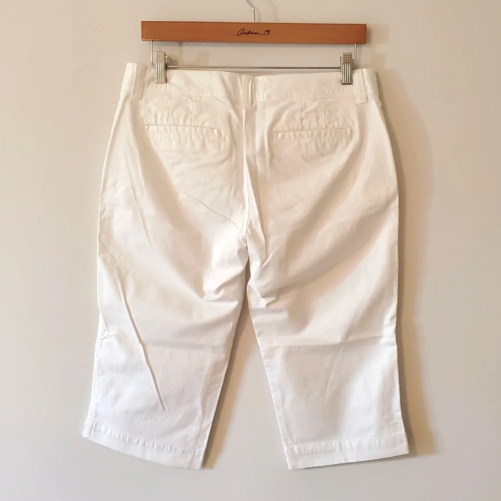 Old Navy Favorite Khakis Perfect Cropped Capri Pants White - Size 8